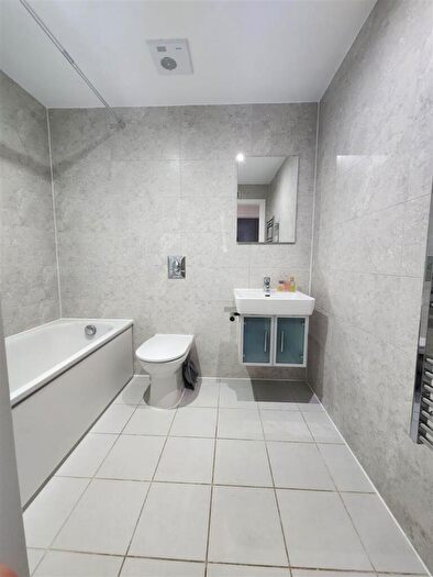 2 Bedroom Apartment To Rent In Western Gateway, London, E16