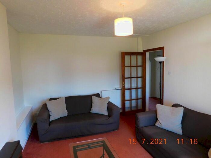 2 Bedroom Flat To Rent In Ochiltree Gardens, Inch, Edinburgh, EH16