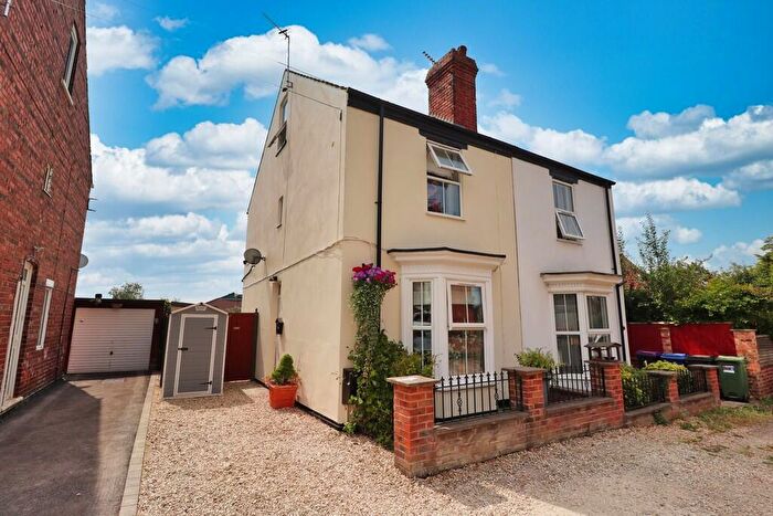 4 Bedroom Semi-Detached House For Sale In South Parade, Saxilby, LN1