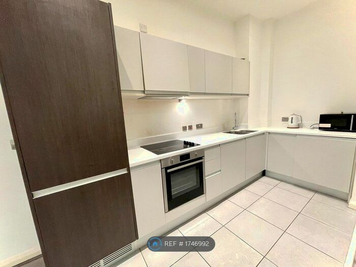 2 Bedroom Flat To Rent In The Co-Operative, Coventry, CV1