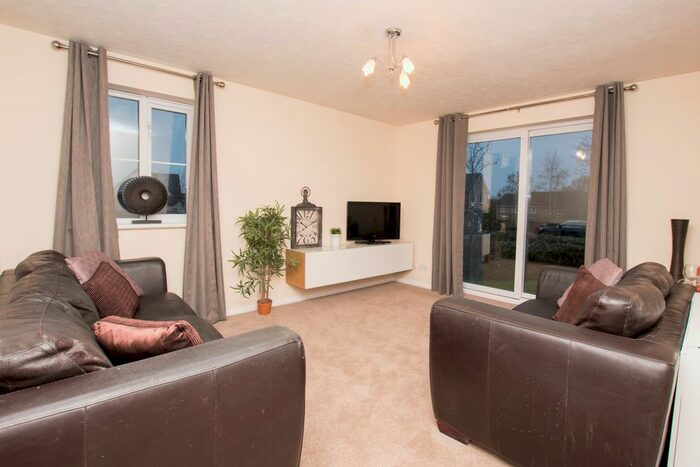 2 Bedroom Flat To Rent In Lyon Close, Maidenbower, Crawley RH10