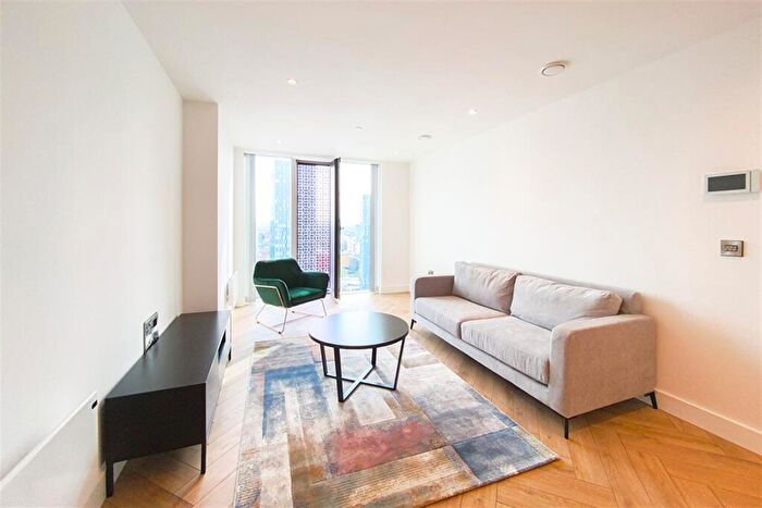 2 Bedroom Apartment To Rent In Elizabeth Tower, Crown Street, M15