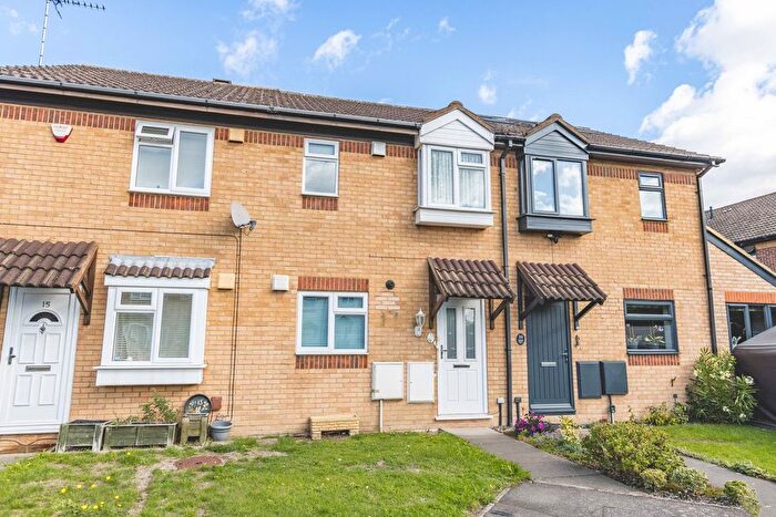 2 Bedroom Terraced House For Sale In Gladstone Way, Slough, SL1