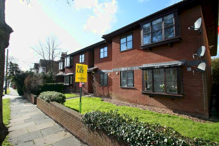 2 Bedroom Apartment To Rent In Kingswood Chase, Leigh-On-Sea, SS9
