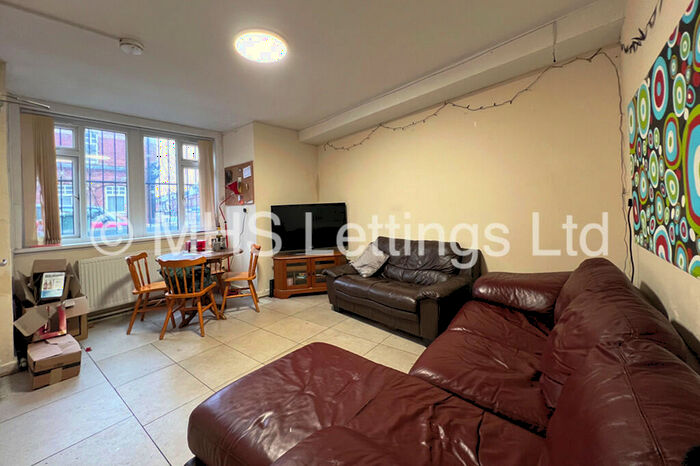 4 Bedroom Terraced House To Rent In Wrangthorn Place, Leeds, LS6