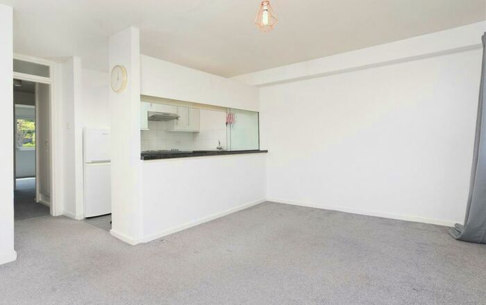 1 Bedroom Flat For Sale In Eleanor Close, Lewes, BN7