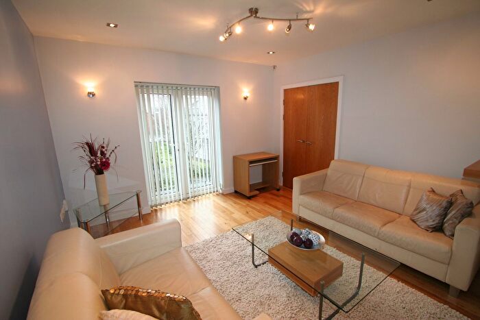 1 Bedroom Flat To Rent In Victoria Terrace, Leeds, LS3
