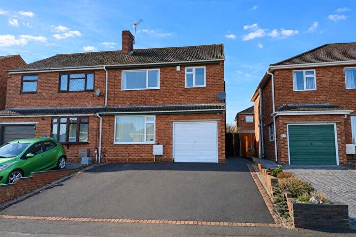 3 Bedroom Semi Detached House For Sale In Fairfield Rise, Stourbridge, DY8