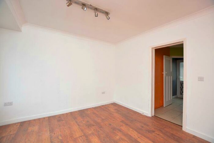 3 Bedroom Terraced House To Rent In Salt Hill Way, Slough, SL1