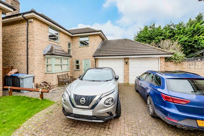 4 Bedroom Detached House For Sale In Magdalen Place, Carterton, Oxfordshire, OX18