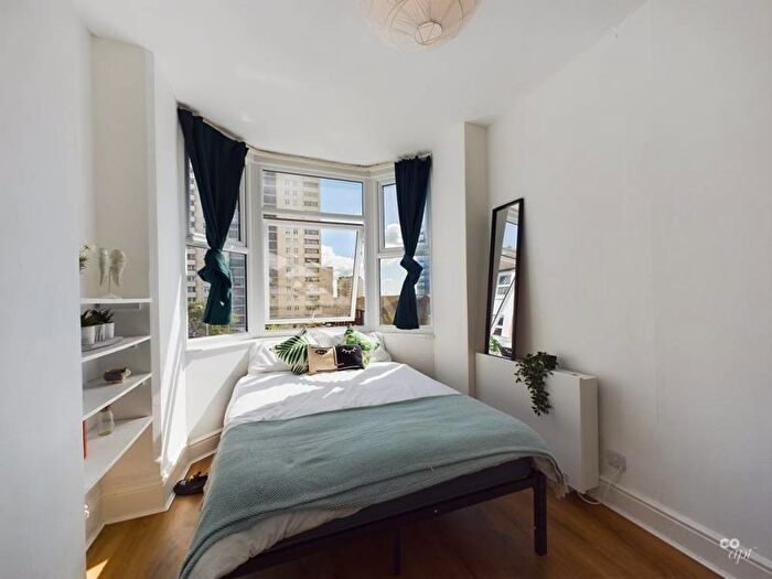 2 Bedroom Flat To Rent In Upper Rock Gardens, Brighton, BN2