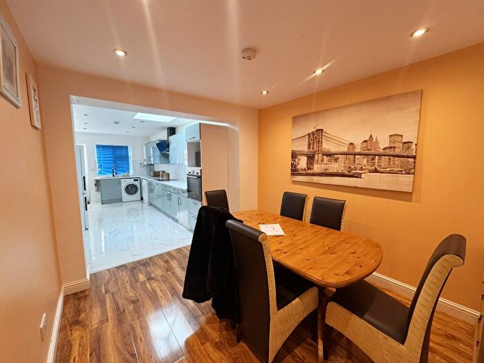 5 Bedroom Semi-Detached House To Rent In Holmdale Road, BS34