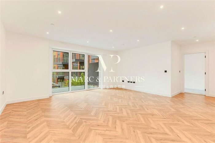 2 Bedroom Flat To Rent In Tryon House, Royal Exchange, Brook Street, Kingston Upon Thames, London, KT1