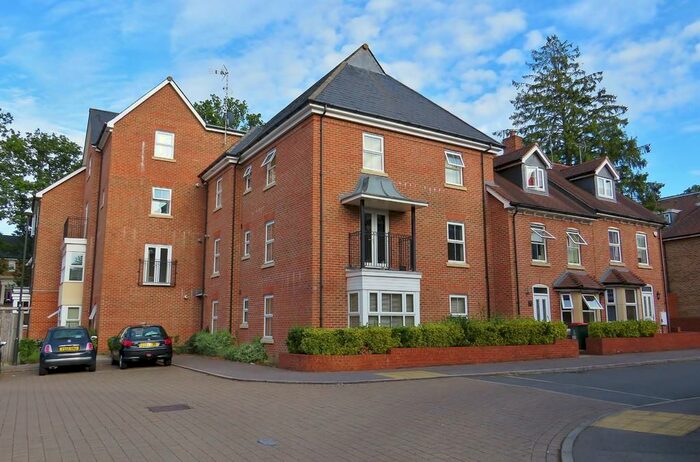2 Bedroom Apartment To Rent In Maidenbower, Crawley, RH10