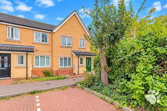 3 Bedroom End Of Terrace House For Sale In Beeston Courts, Laindon, SS15