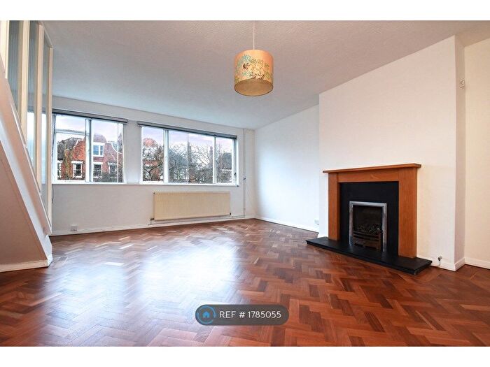 3 Bedroom Flat To Rent In Donne Court, London, SE24