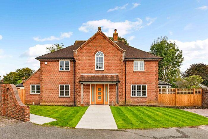 6 Bedroom Detached House For Sale In Laxton Meadow, Chichester, PO18
