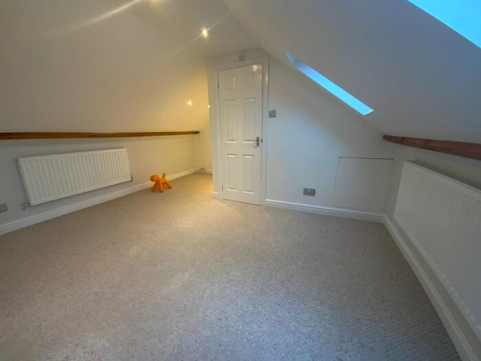 2 Bedroom Flat To Rent In Desborough Road, High Wycombe, HP11