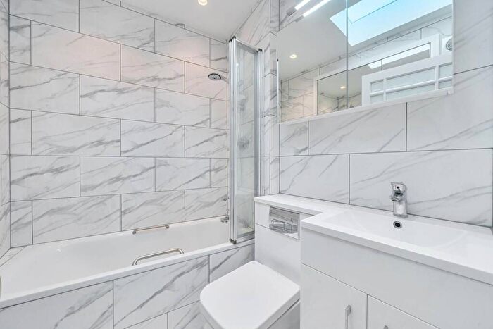 1 Bedroom Flat To Rent In Stadium Street, Chelsea, London, SW10