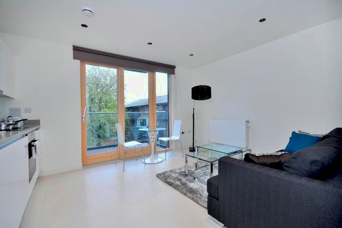 Studio To Rent In Wapping Lane, Cobblestone Square, Wapping, London, E1W