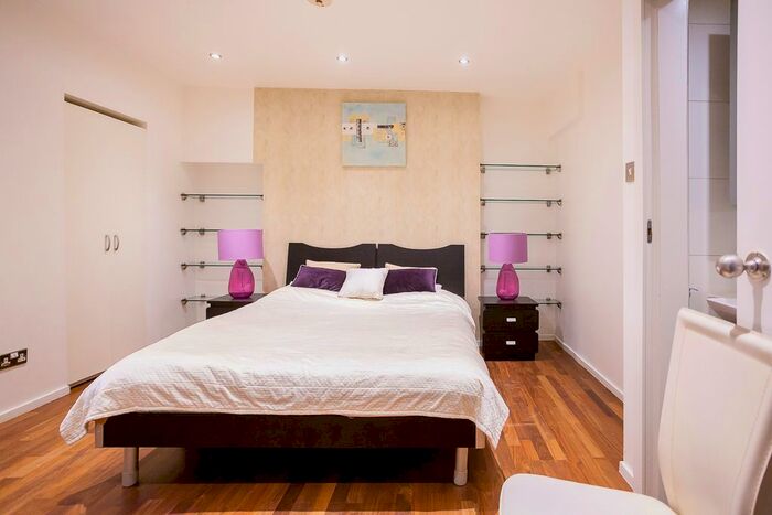 1 Bedroom Flat To Rent In Upper Berkeley Street, Marble Arch, Hyde Park, W1H