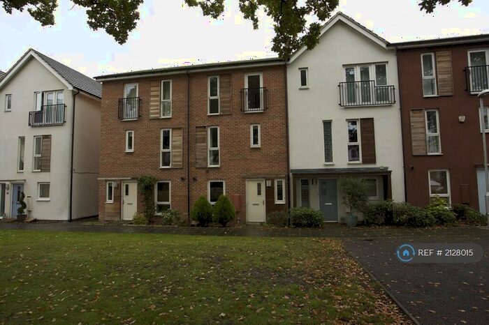 4 Bedroom Semi-Detached House To Rent In Vulcan Drive, Bracknell, RG12