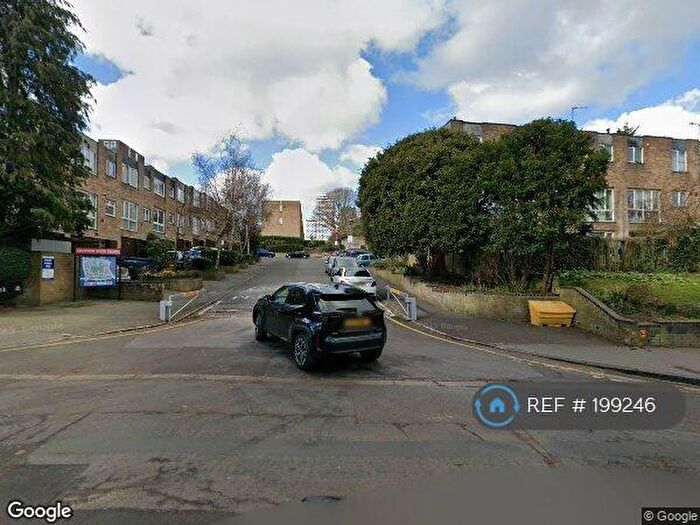 3 Bedroom Terraced House To Rent In Turnpike Link, Croydon, CR0