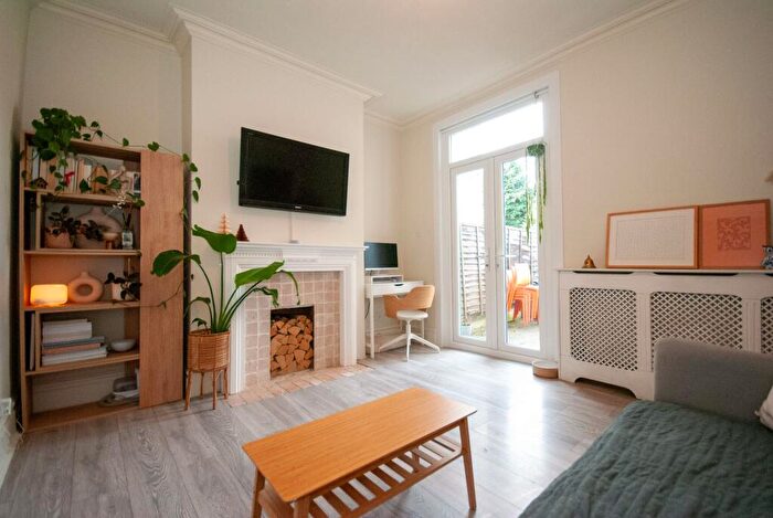 1 Bedroom Flat To Rent In Rockleigh Avenue, Leigh-on-Sea, SS9