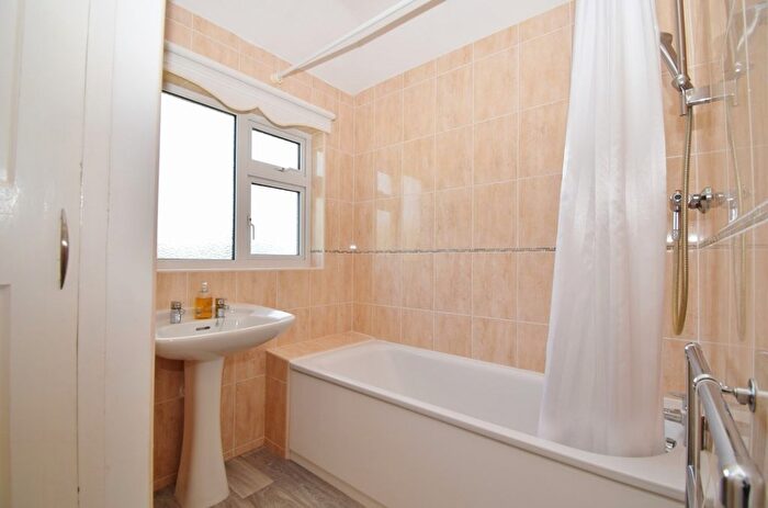 4 Bedroom Semi-detached House To Rent In Hill Road, Pinner, HA5