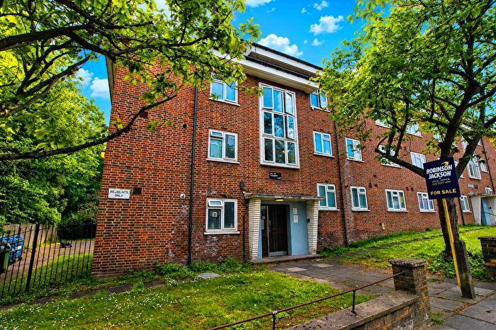 1 Bedroom Flat For Sale In Little Heath, Charlton, SE7