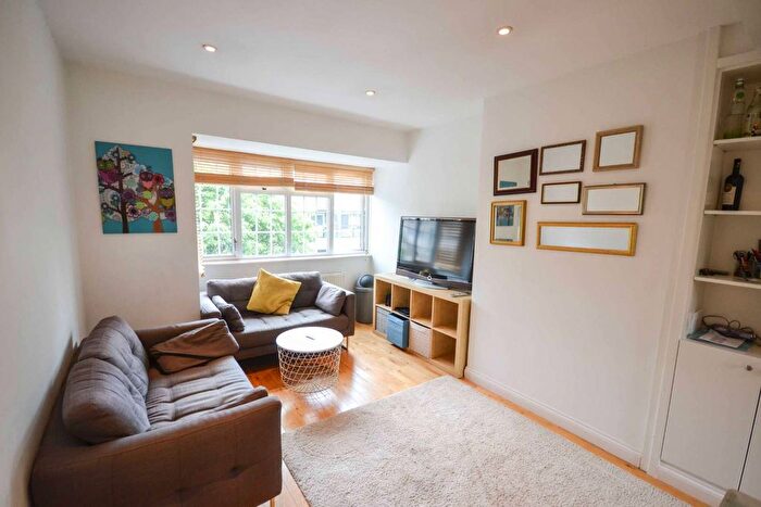 2 Bedroom Flat To Rent In Garden Row, Elephant Amp; Castle, London, SE1