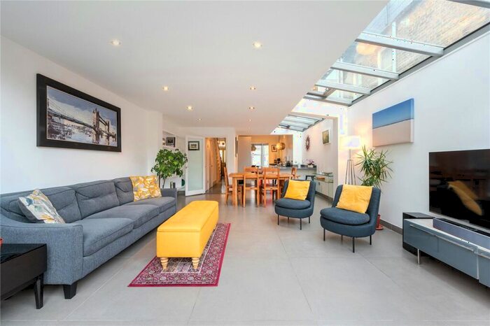 4 Bedroom Terraced House To Rent In Purves Road, London, NW10