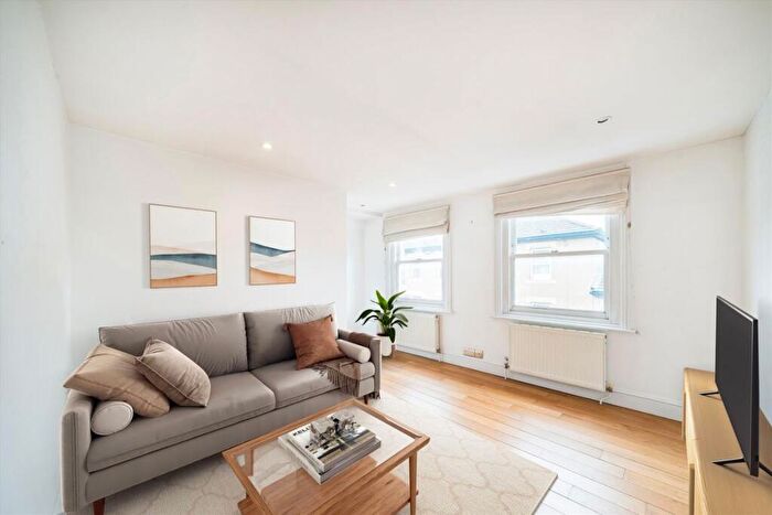 1 Bedroom Flat For Sale In Eversleigh Road, Shaftesbury Estate, SW11
