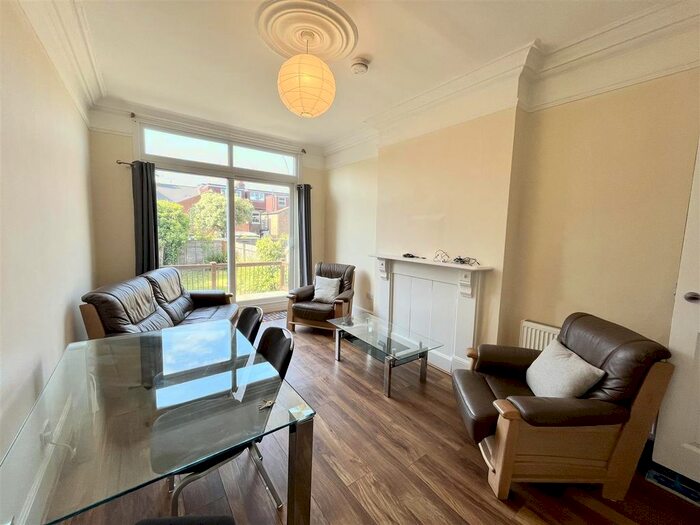 2 Bedroom Flat To Rent In Bedford Road, East Finchley, N2
