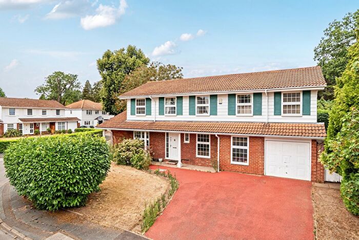 4 Bedroom Detached House For Sale In Pennington Drive, Weybridge, KT13