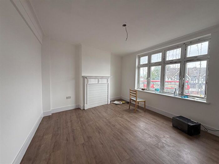 2 Bedroom Flat To Rent In Staines Road, Hounslow, TW4