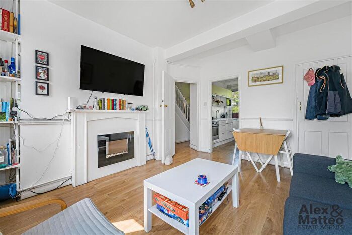 2 Bedroom Flat For Sale In Cherry Garden Street, Bermondsey, SE16