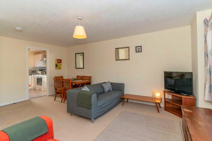 2 Bedroom Flat To Rent In Parkside Terrace, Edinburgh, EH16