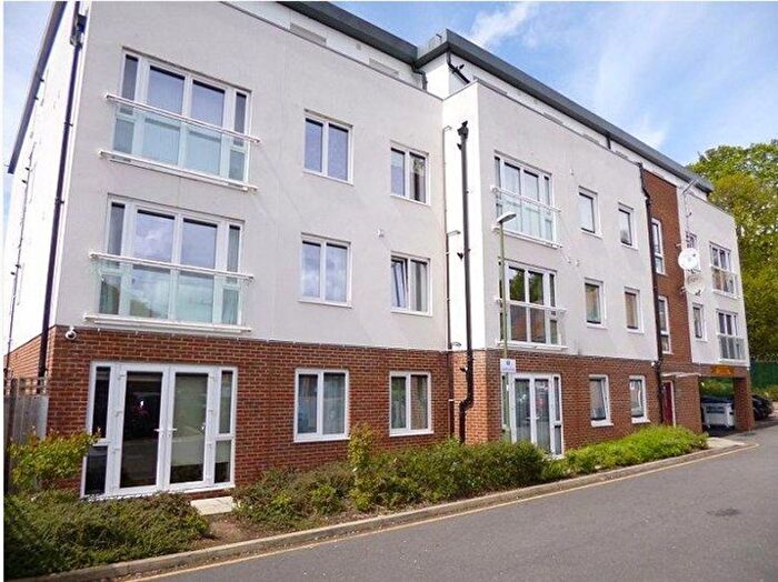 2 Bedroom Flat For Sale In Queen Marys Avenue, Watford, WD18