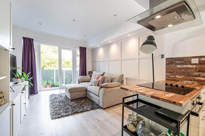 1 Bedroom Flat For Sale In Brook Road, Benfleet, SS7