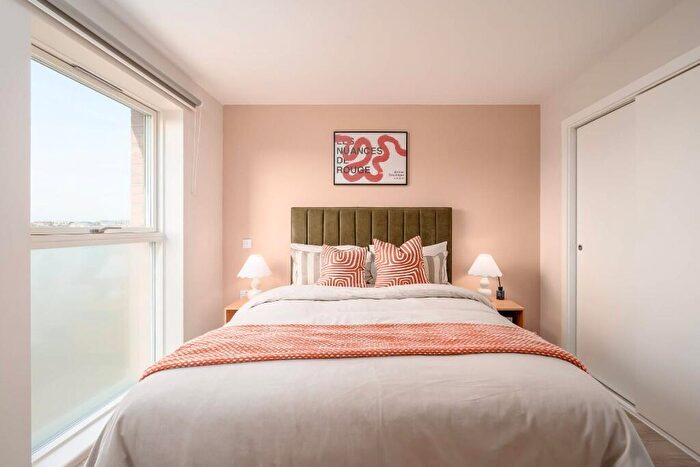 2 Bedroom Apartment To Rent In Stead's Place, Edinburgh, EH6