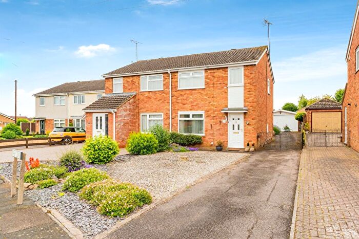 3 Bedroom Semi-Detached House For Sale In Ashby Drive, Rushden, NN10