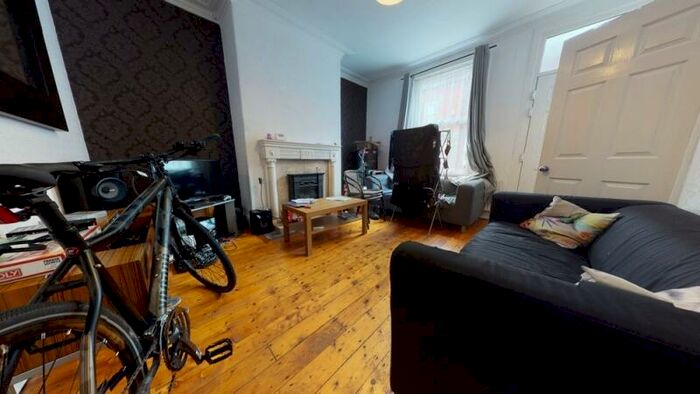 2 Bedroom Terraced House To Rent In Beamsley Place, Hyde Park, Leeds, LS6