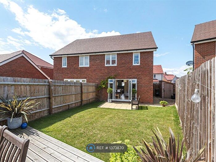 3 Bedroom Semi-Detached House To Rent In Eamer Crescent, Wokingham, RG41