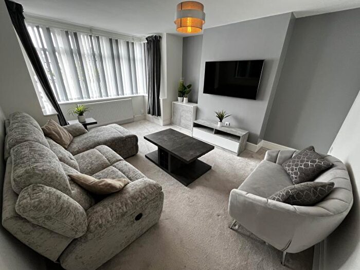 3 Bedroom Semi-Detached House To Rent In Dennistead Crescent, LS6