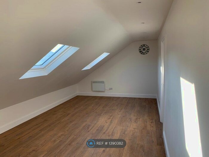 2 Bedroom Flat To Rent In Vicarage Lane, London, E15