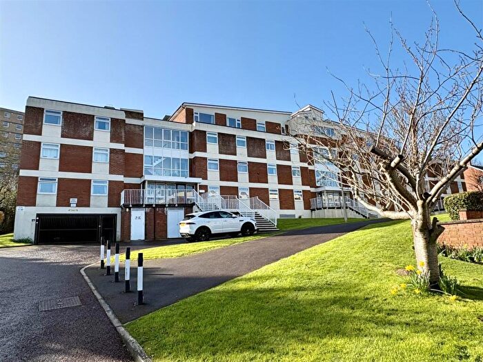 2 Bedroom Flat For Sale In Silverdale Road, Eastbourne, BN20