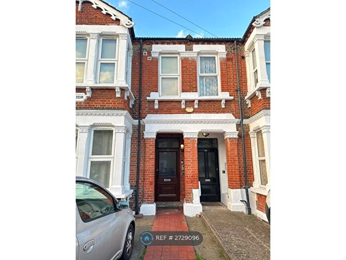 Studio To Rent In Eastern Road, Romford, RM1