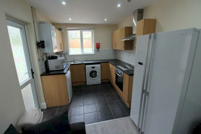6 Bedroom Terraced House To Rent In Dalton Street Cardiff, CF24
