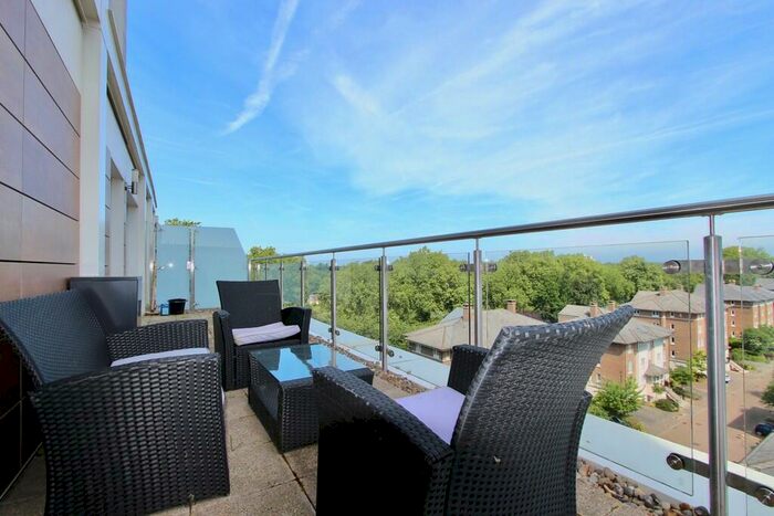 2 Bedroom Apartment To Rent In Kingston Riverside, KT2